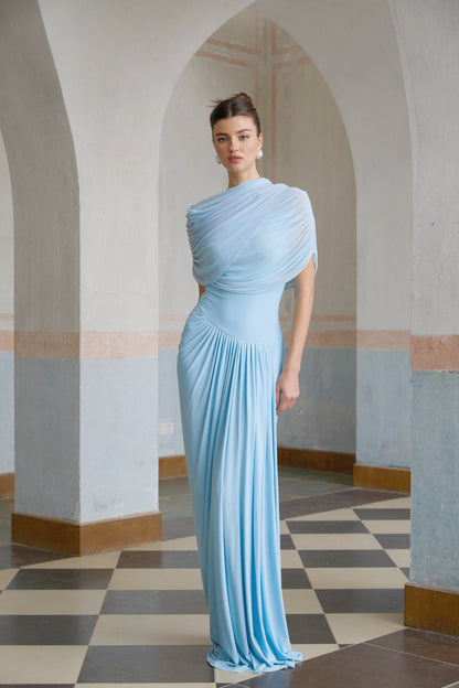 Freya | Vestido largo drapeado con detalle asimétrico